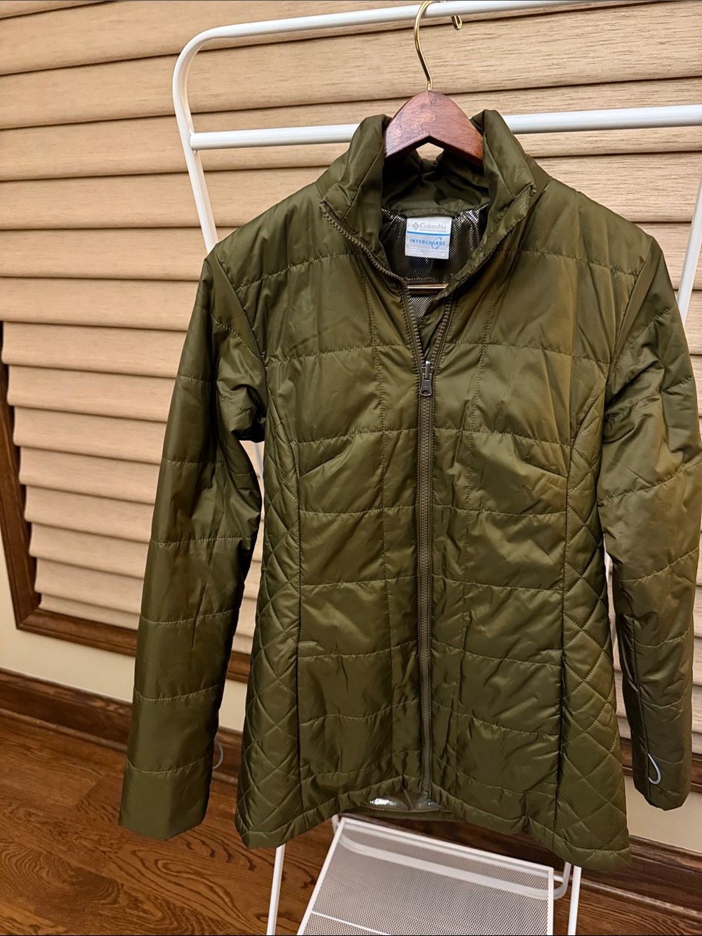 Columbia Women’s Jacket  Size Medium Like New Condition